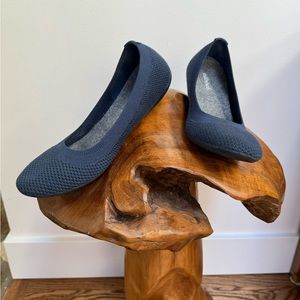 Allbirds Tree Breezers - navy blue - size 7.5